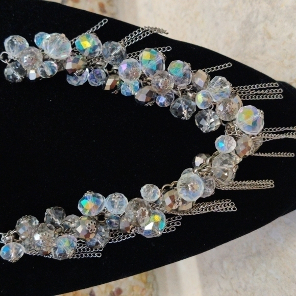 Glamorous Iridescent And Silver Chain Necklace And Earring Set 20" - Picture 5 of 5